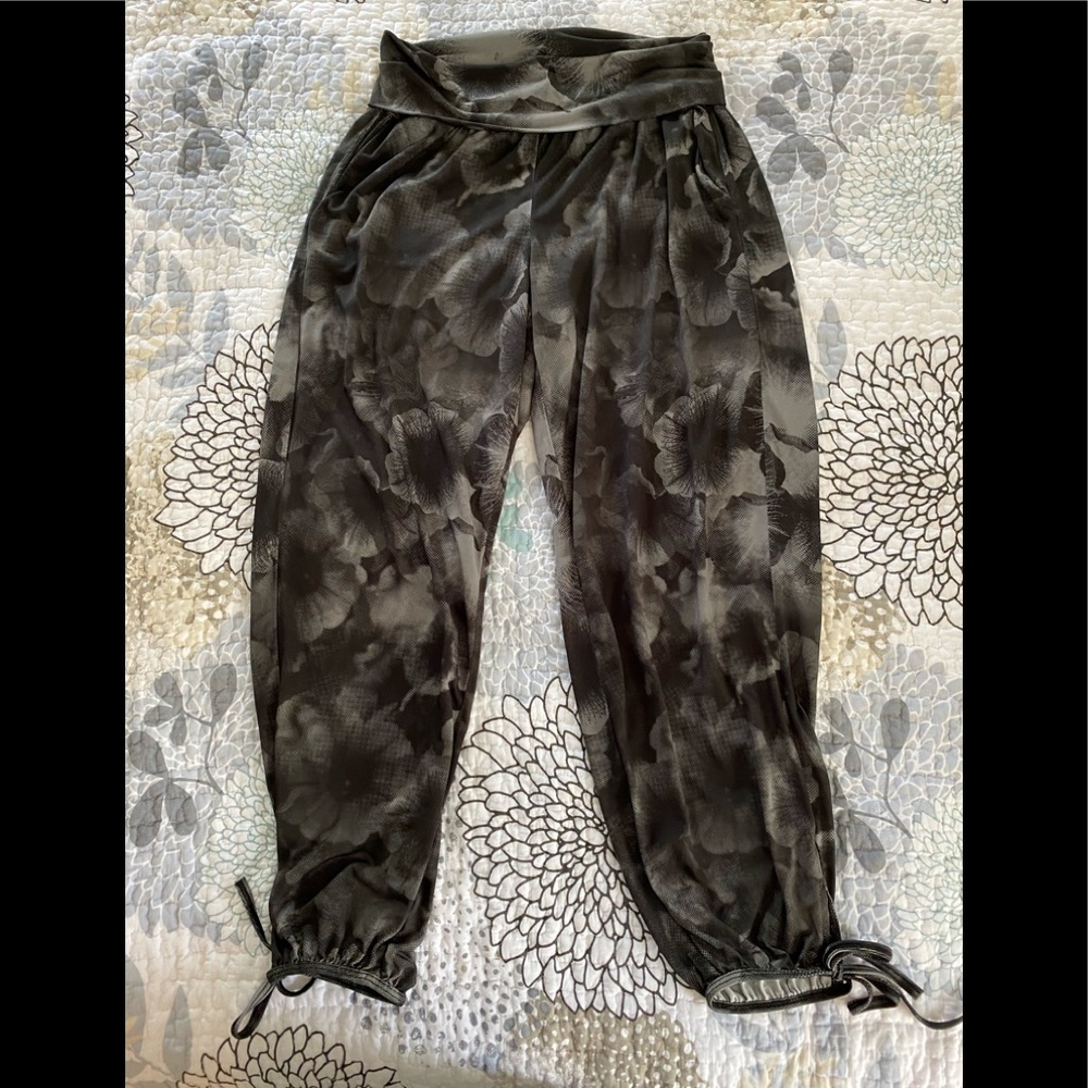 Onzie flowy pants, size S/M
